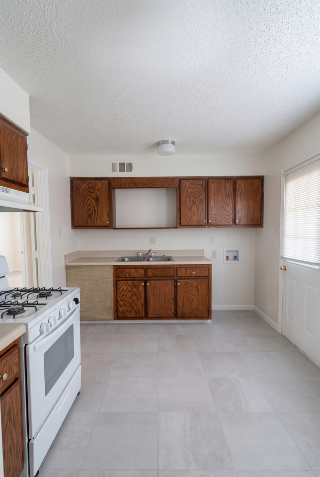 136 Hillview Ave #1361 - Photo 3 of 6