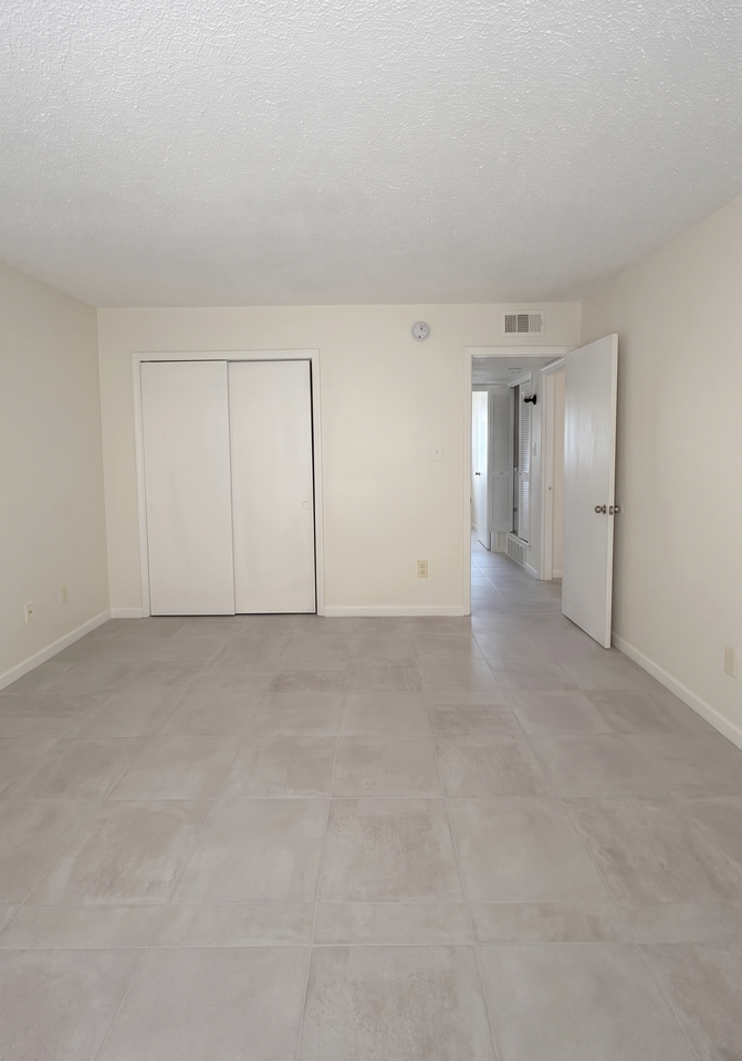 136 Hillview Ave #1361 - Photo 4 of 6