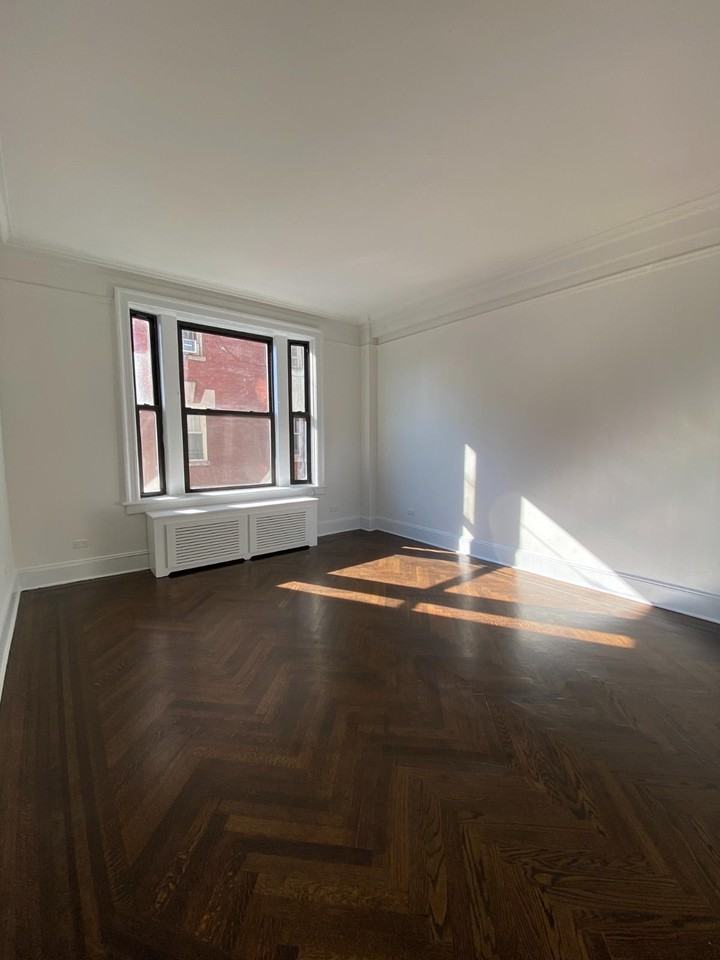 W 72nd St #2D - Photo 3 of 9