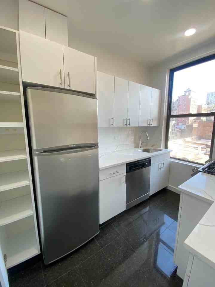 W 72nd St #2D - Photo 5 of 9