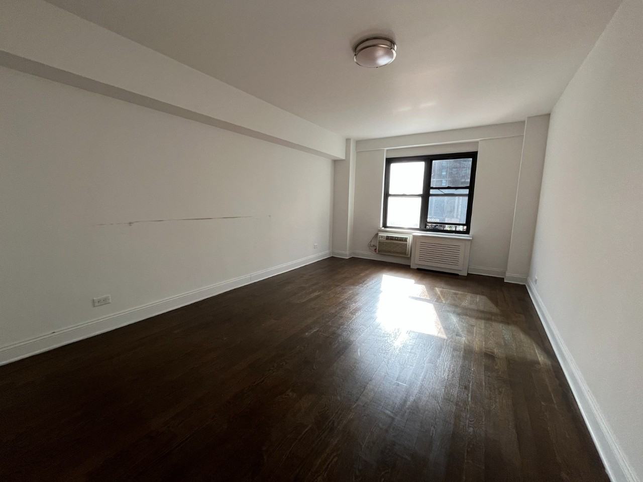 E 57th St #3A - Photo 2 of 8