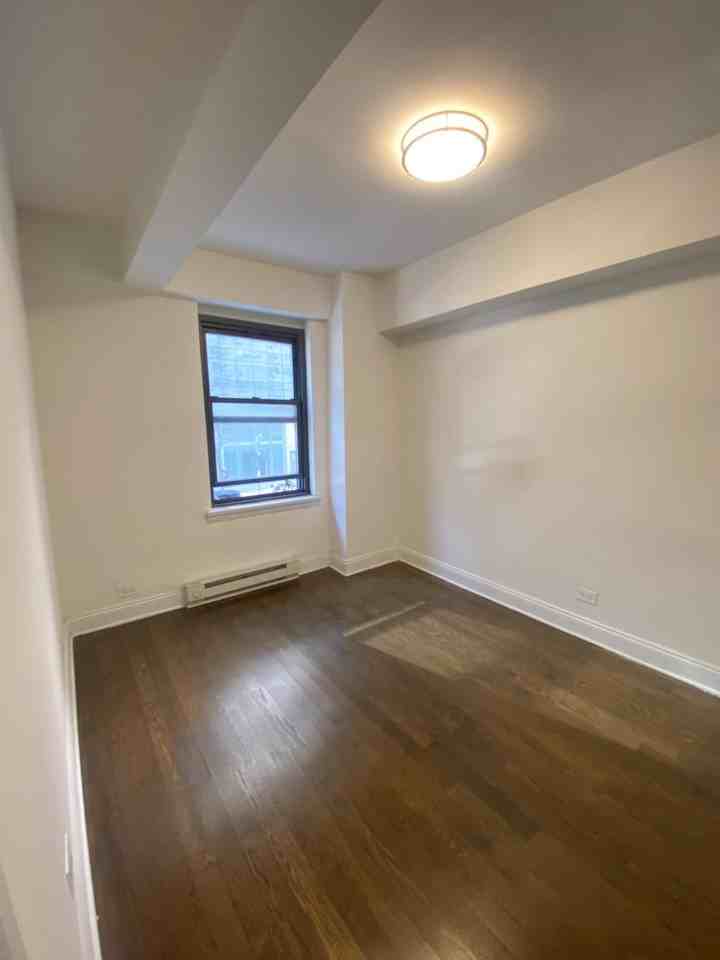 E 57th St #3A - Photo 3 of 8