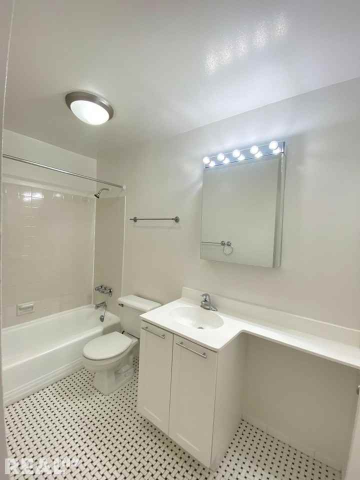 E 36th St #9F - Photo 4 of 9