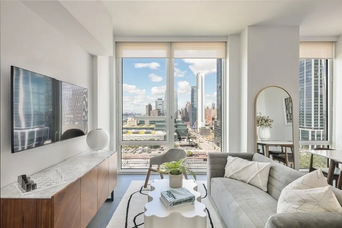 W 30th St #21G - Photo 2 of 20