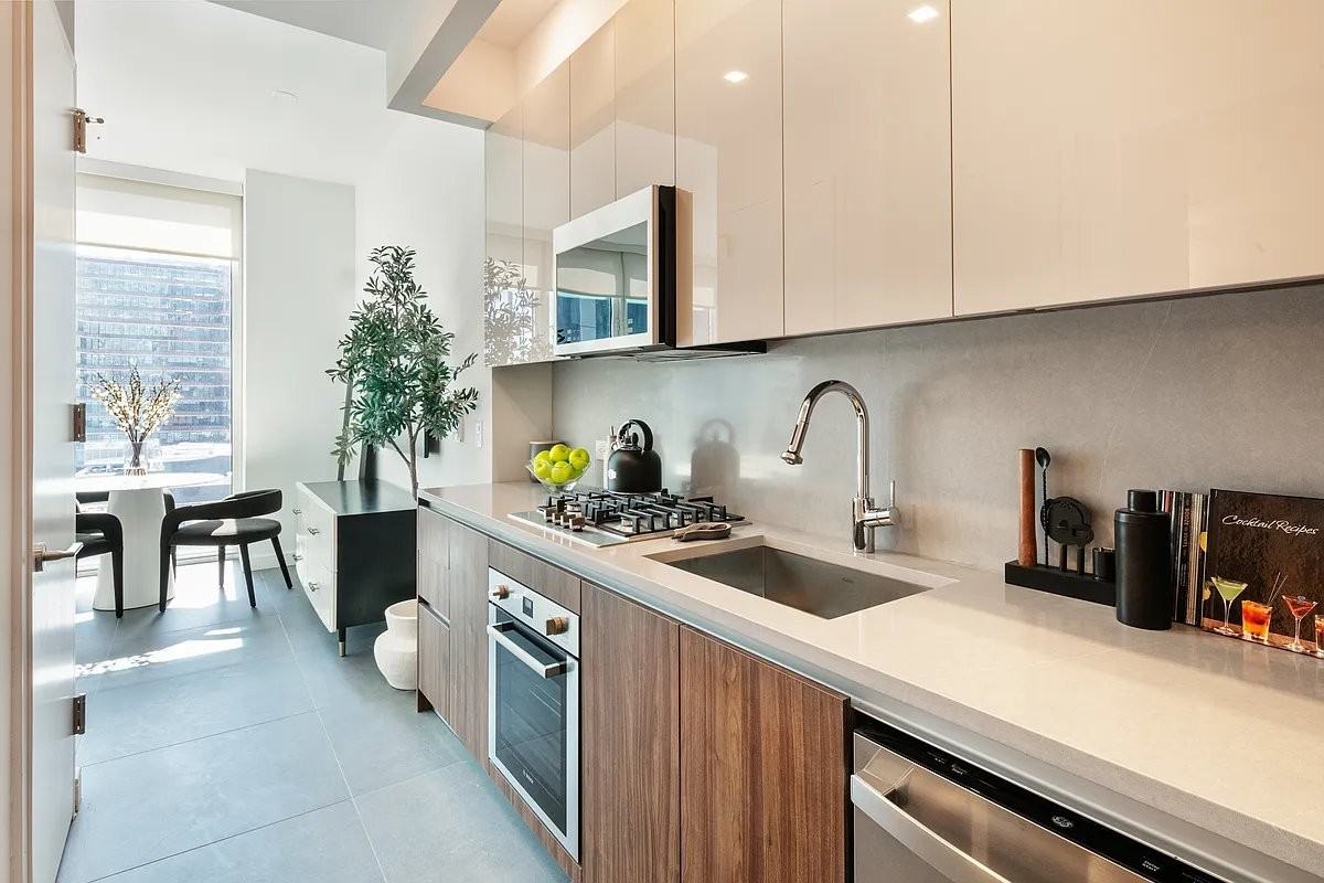 W 30th St #21G - Photo 3 of 20
