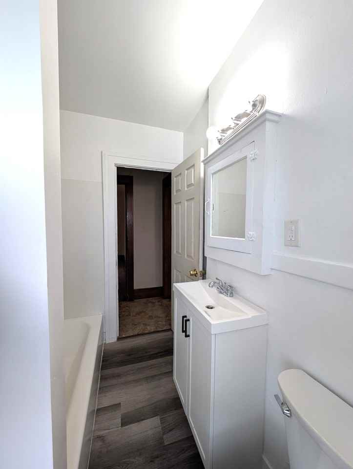 30 W Henry St Uppr - Photo 2 of 20