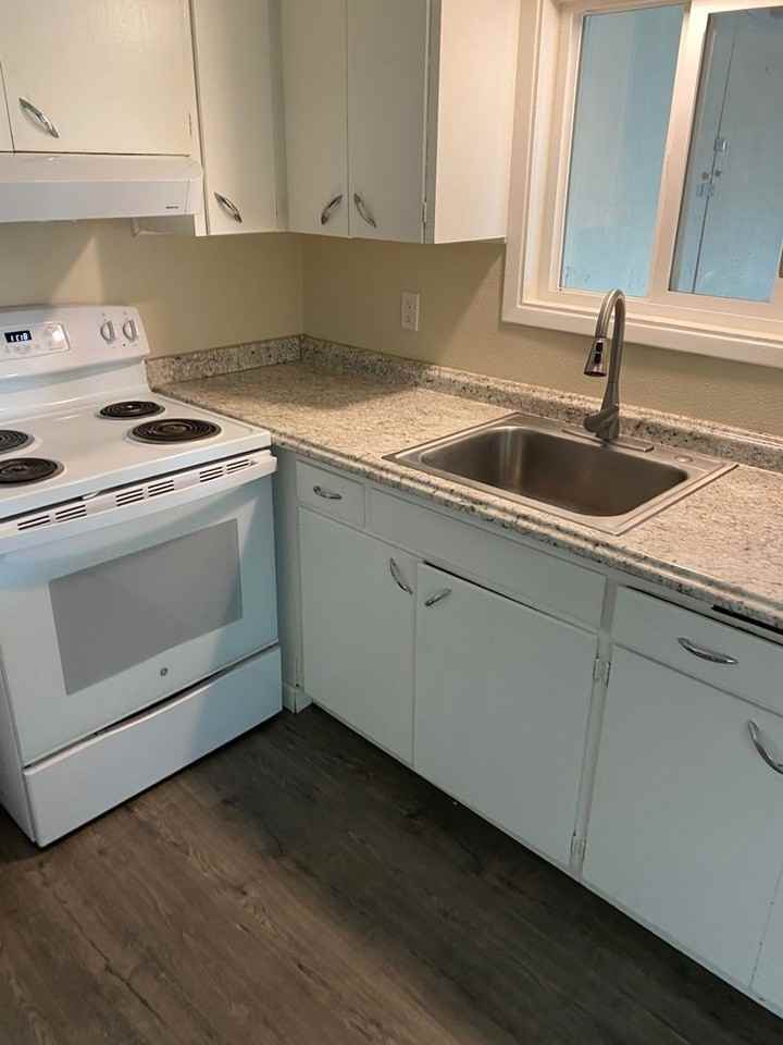 308 Vine St - Photo 3 of 7