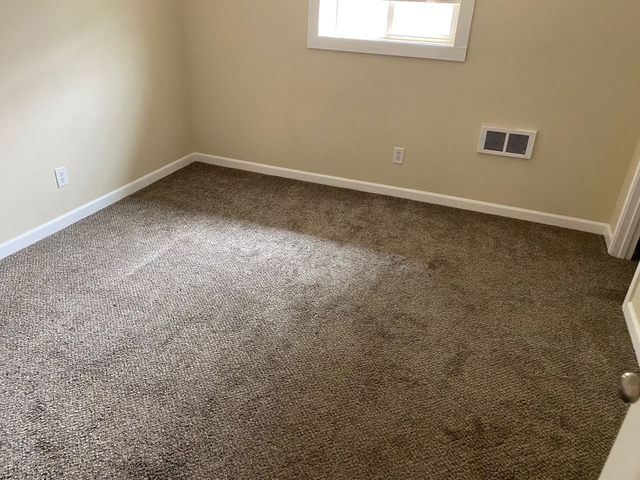 308 Vine St - Photo 4 of 7