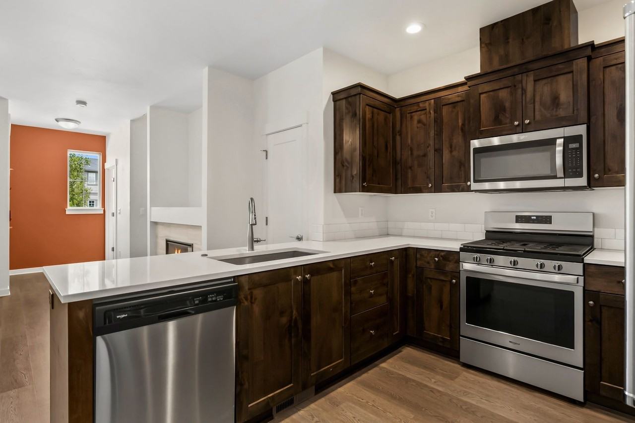 2542 Ne Purcell Blvd - Photo 4 of 19