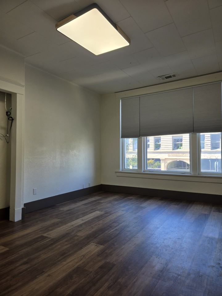 119 1/2 N Broadway - 2 #2 - Photo 6 of 14