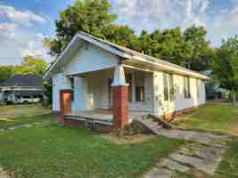 featured image of 800 W 9th St #1