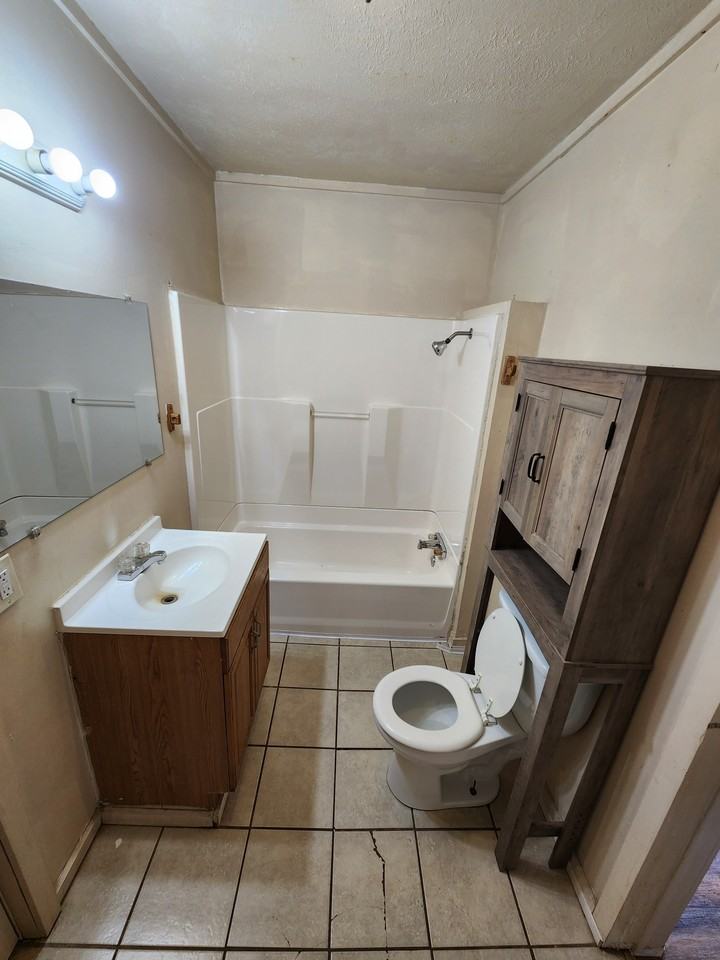 510 N Division St #1 - Photo 4 of 11