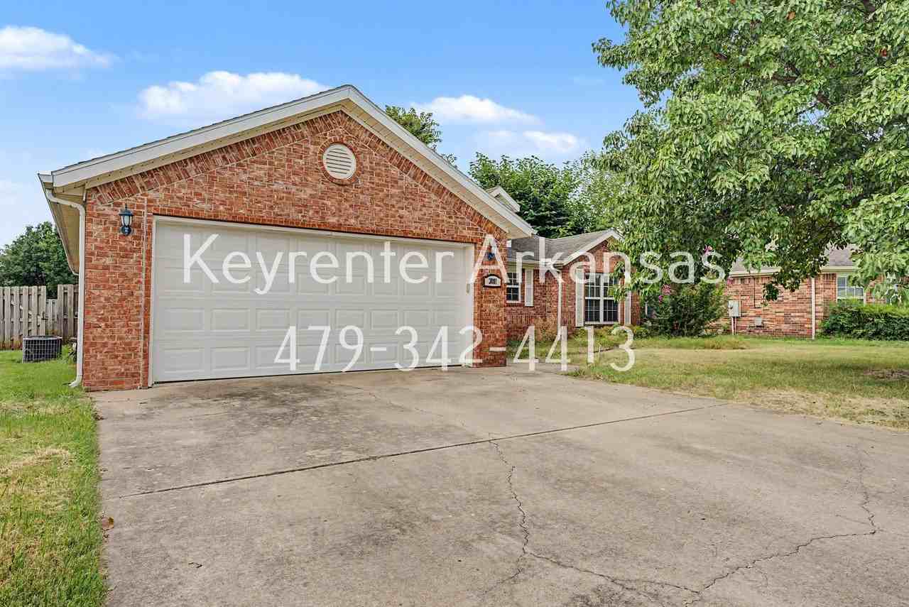 3801 Sw Carriageway Ave - Photo 2 of 21