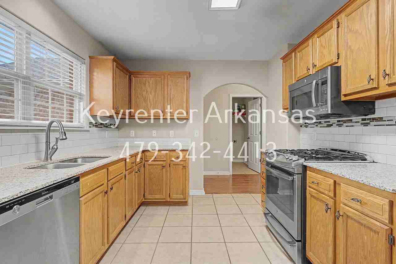 3801 Sw Carriageway Ave - Photo 7 of 21