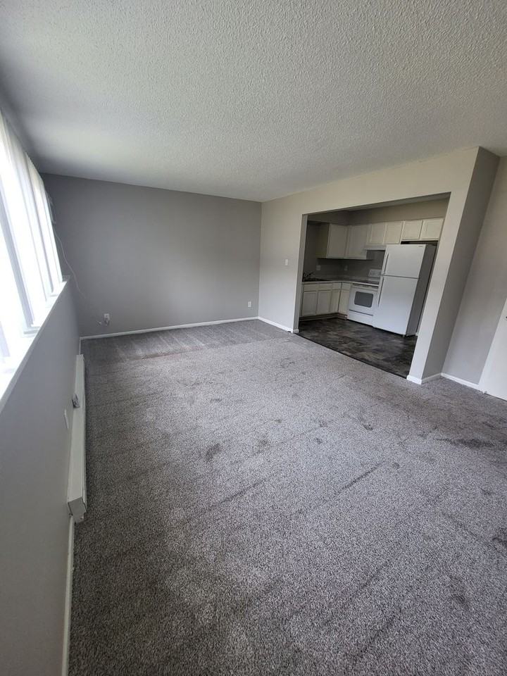 Lobb Field Apartments - Photo 4 of 6