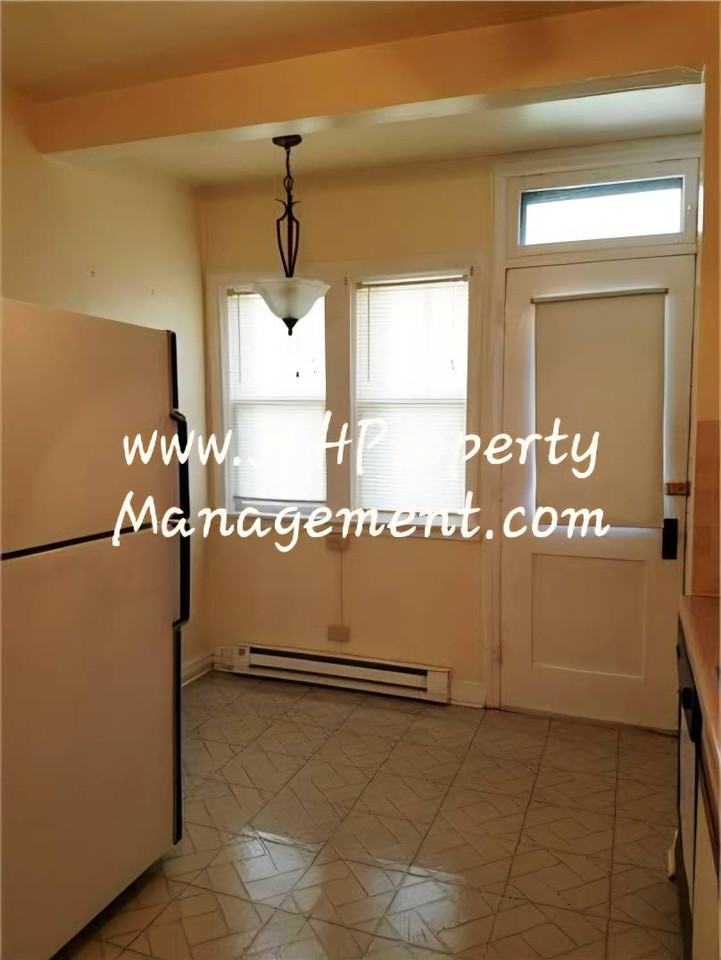 624 W Stephenson St #3 - Photo 6 of 10