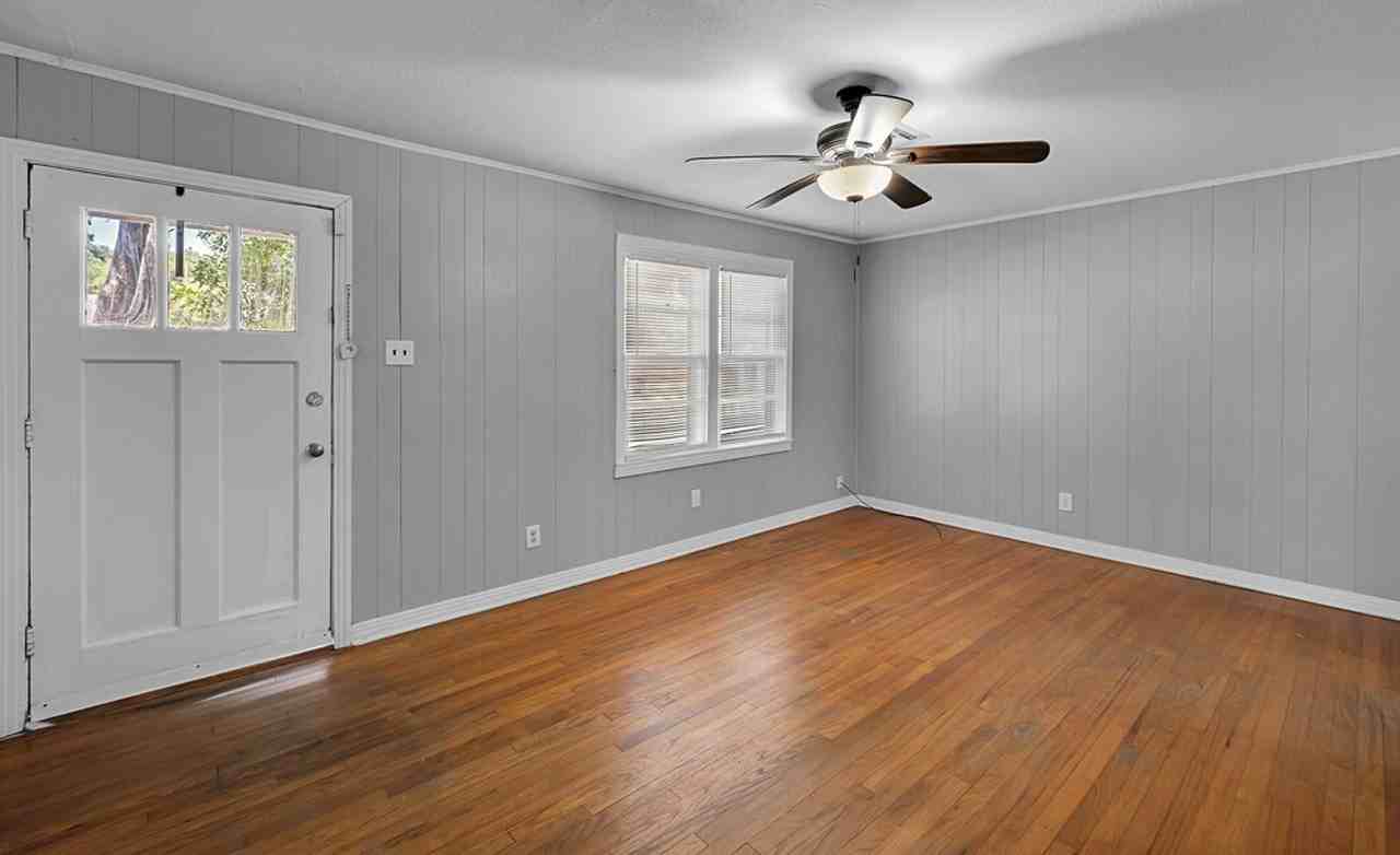3824 James Ave - Photo 2 of 20