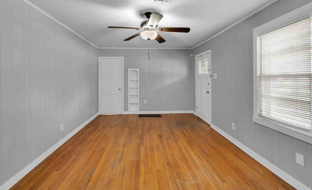 3824 James Ave - Photo 4 of 20