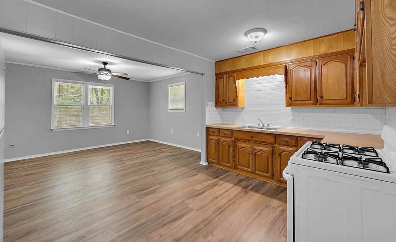 3824 James Ave - Photo 6 of 20