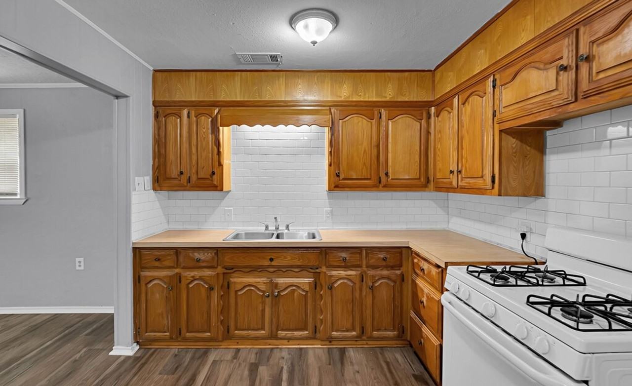 3824 James Ave - Photo 7 of 20