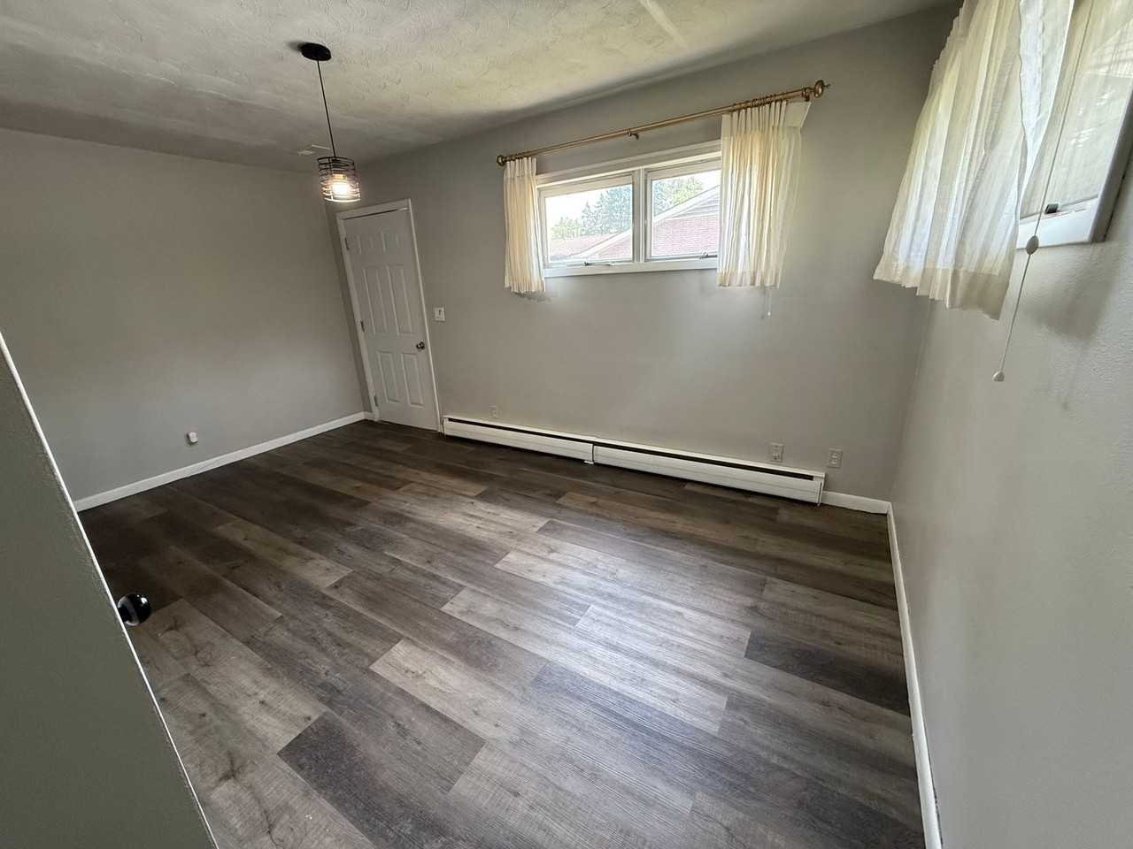2726 N Salisbury St - Photo 7 of 22