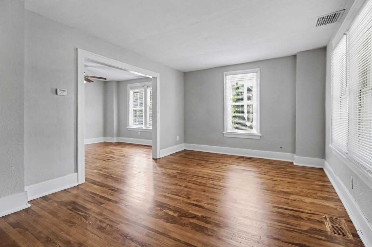 110 E Henry St #110 - Photo 5 of 15