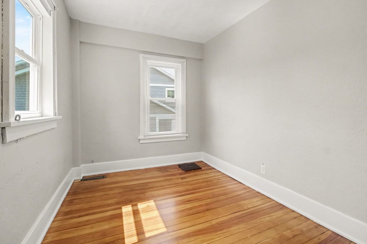 110 E Henry St #110 - Photo 6 of 15