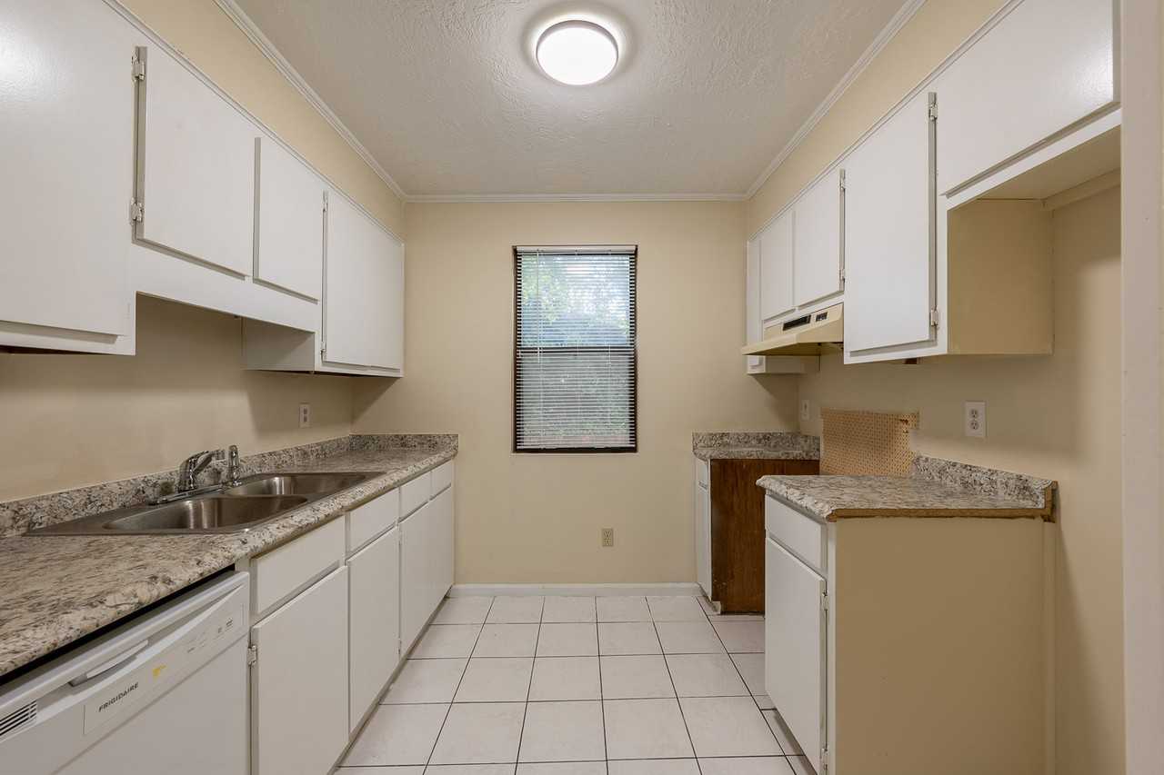 868 Brookfield Pkwy #A - Photo 7 of 11