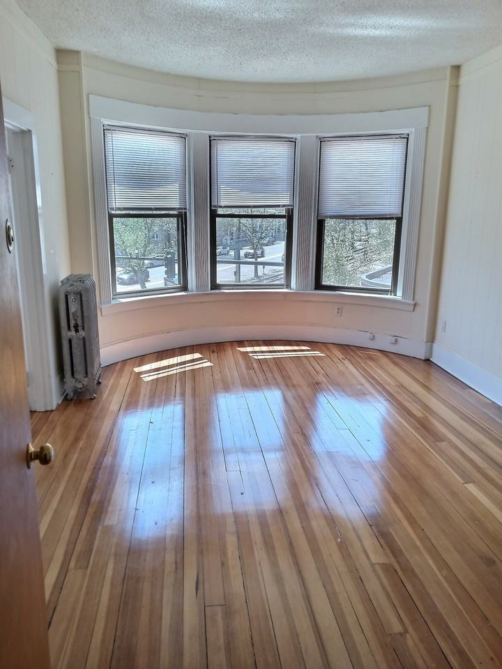 1390 - 7Beacon St #7 - Photo 4 of 14