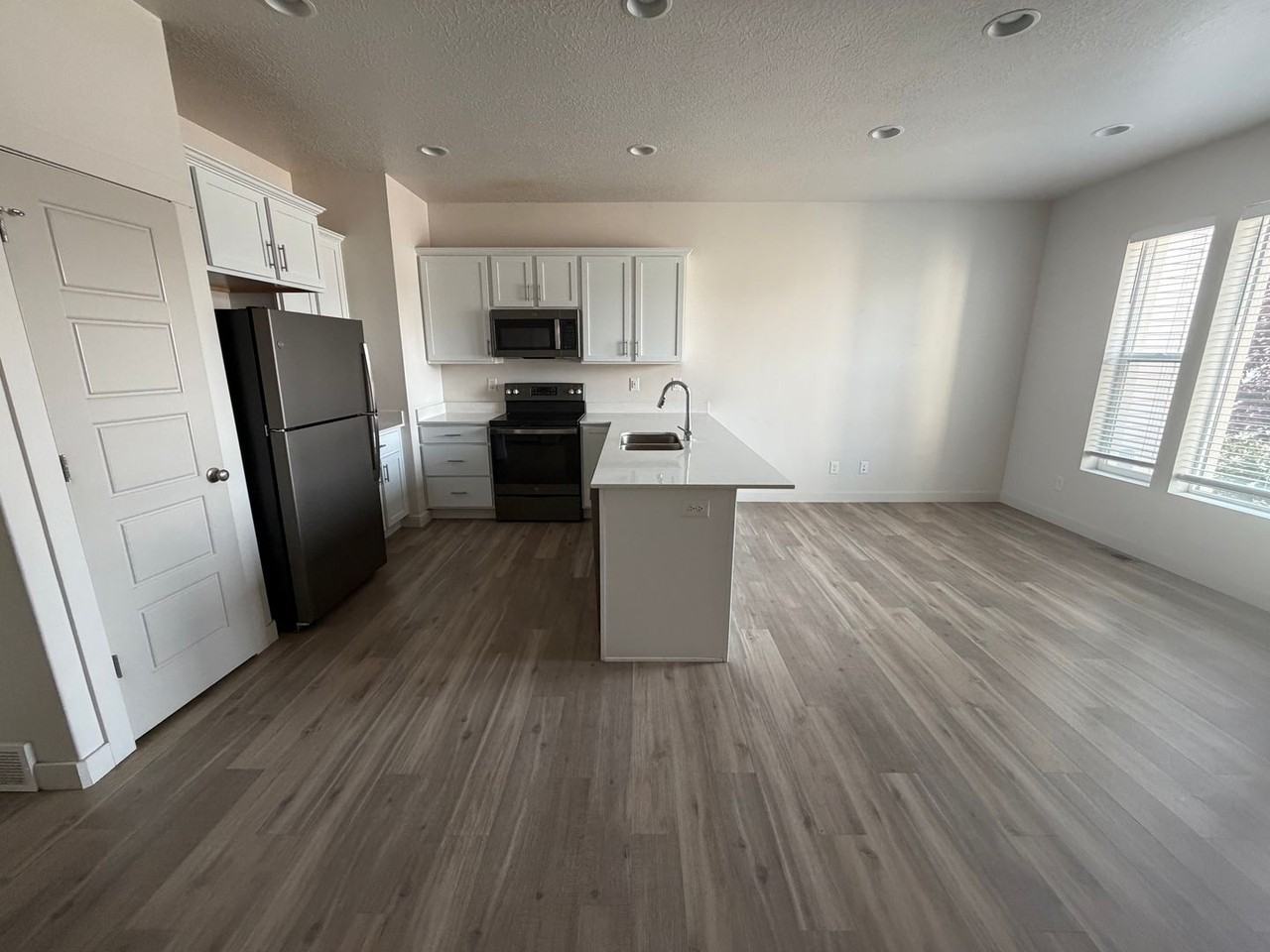 1407 W 11380 S - Photo 6 of 33