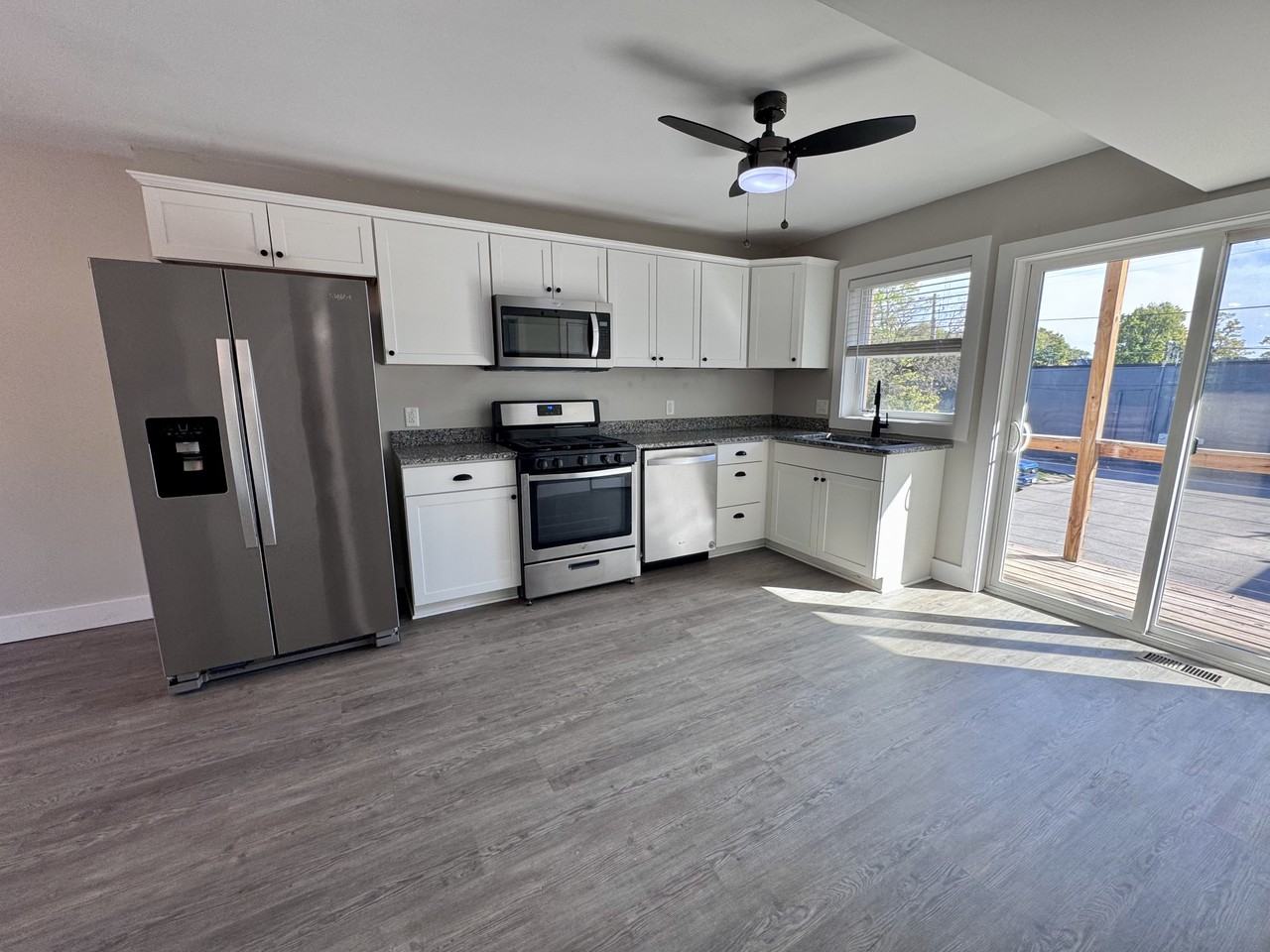 403 E Mulberry St #1 - Photo 3 of 11