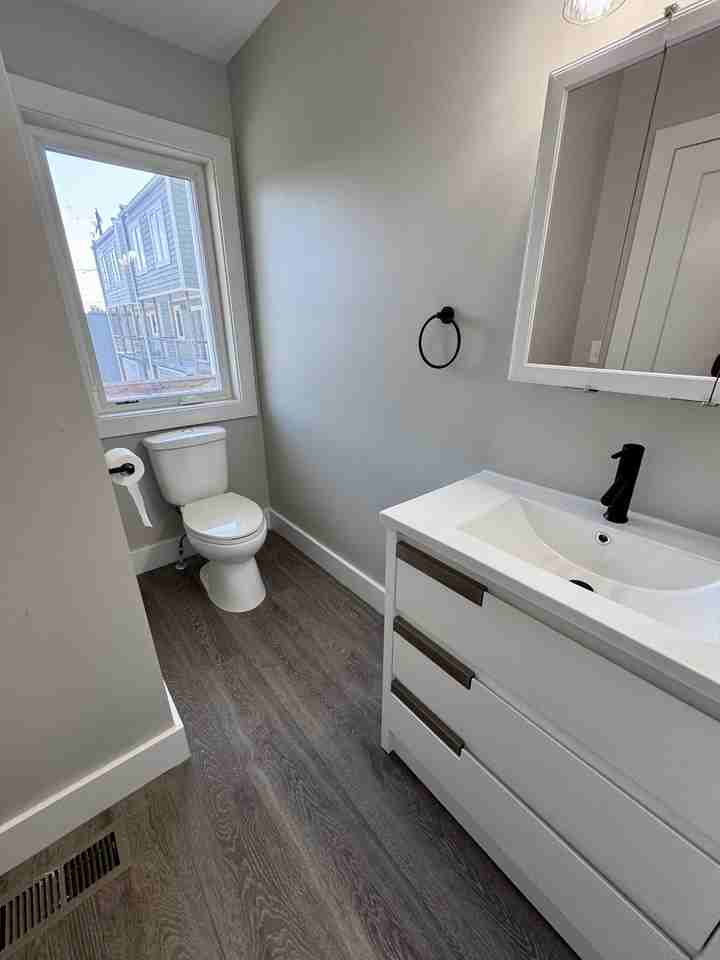 403 E Mulberry St #1 - Photo 6 of 11