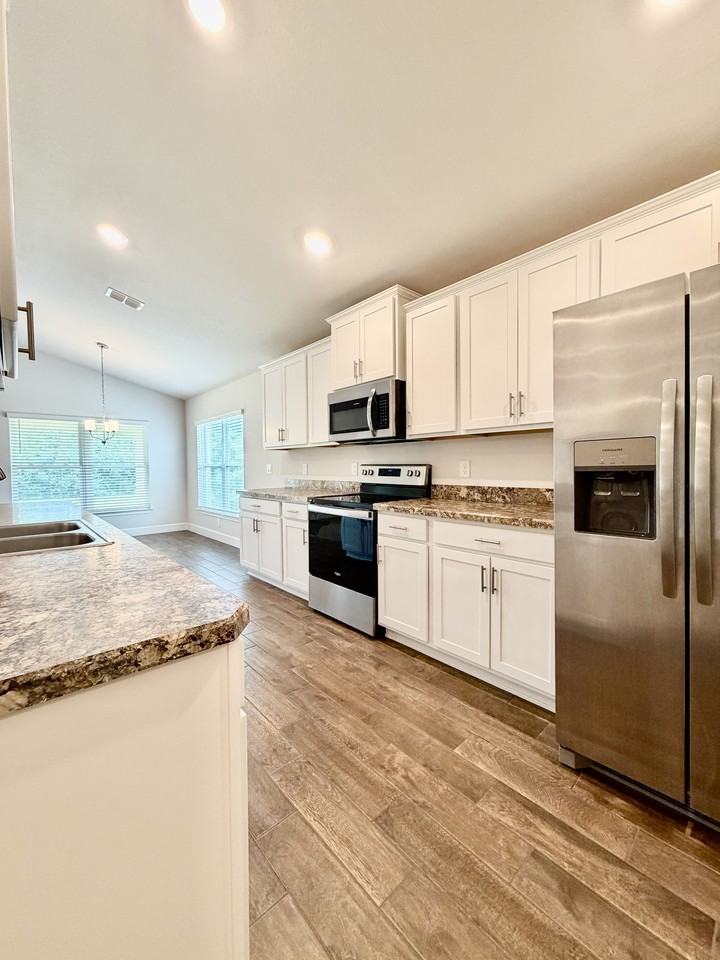 633 W Rexford Dr #1 - Photo 4 of 50