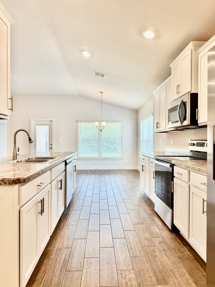 633 W Rexford Dr #1 - Photo 5 of 50