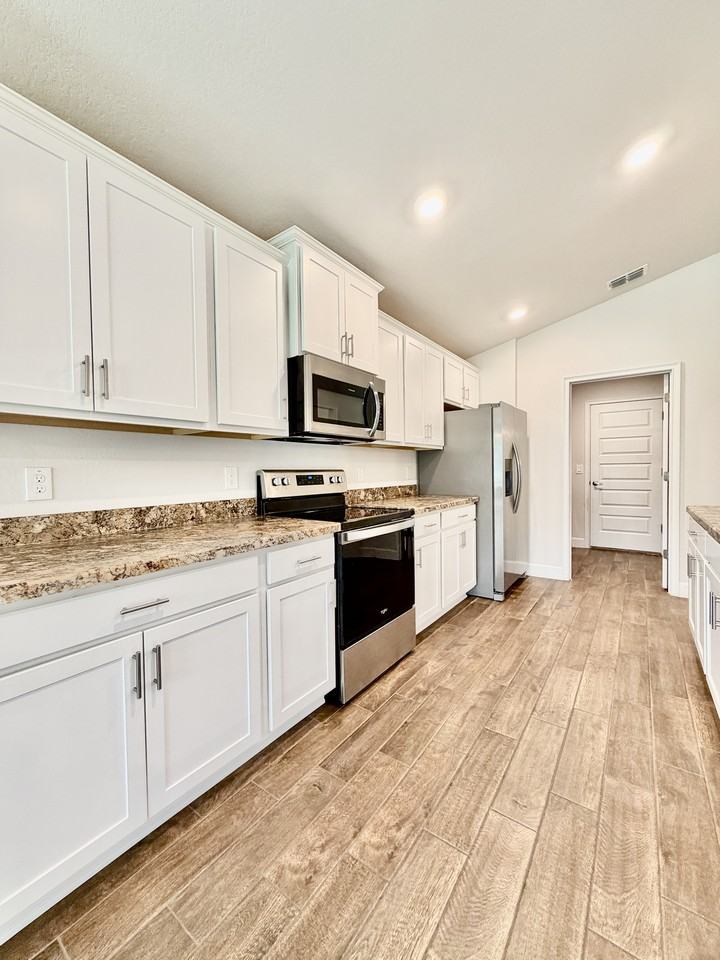633 W Rexford Dr #1 - Photo 7 of 50