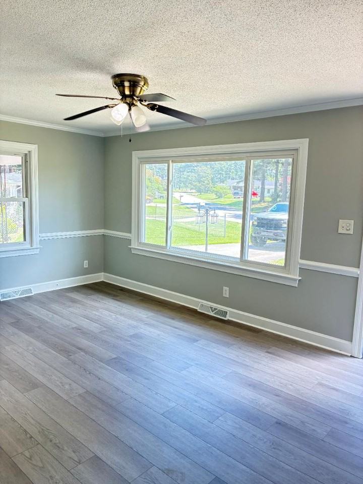 5020 Oakdale Rd - Photo 5 of 11