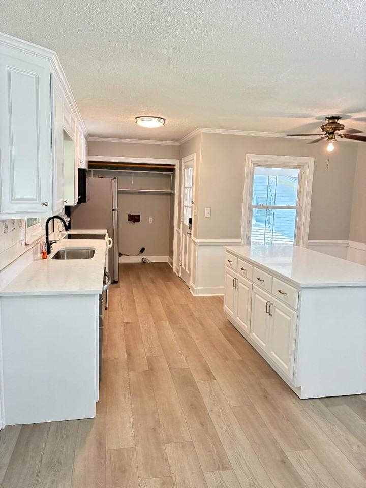 5020 Oakdale Rd - Photo 7 of 11