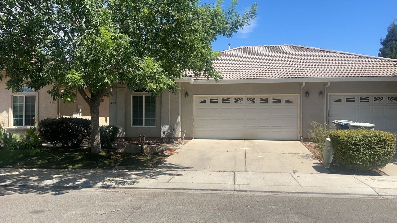 689 Gateway Cir - Photo 2 of 23