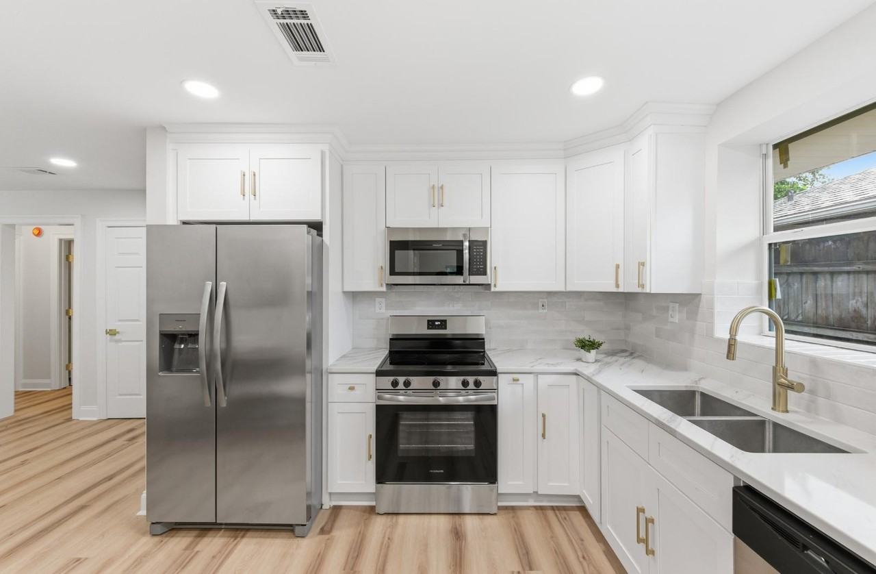 110 Jules Ave - Photo 6 of 10