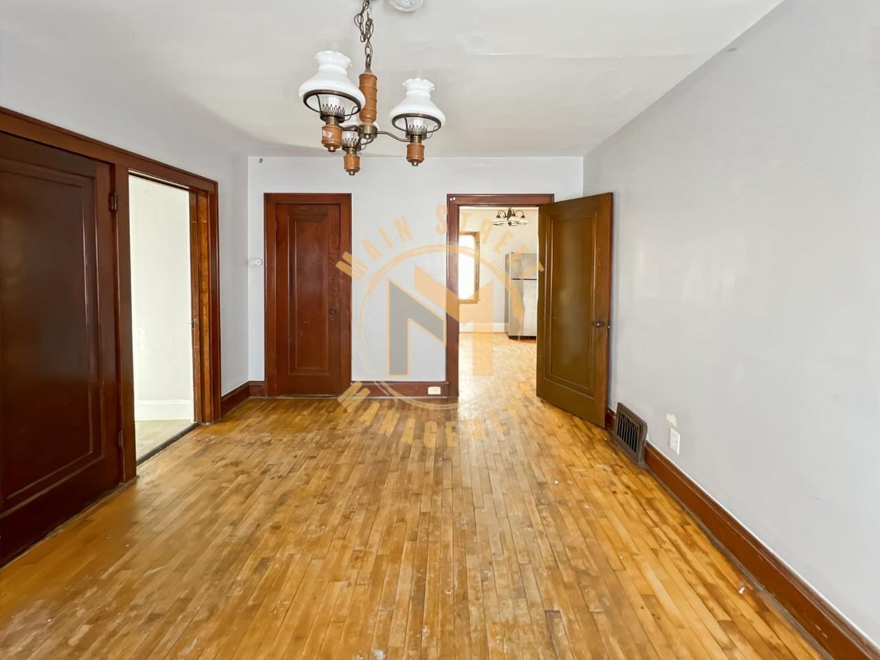 223 E Franklin Ave - Photo 2 of 10