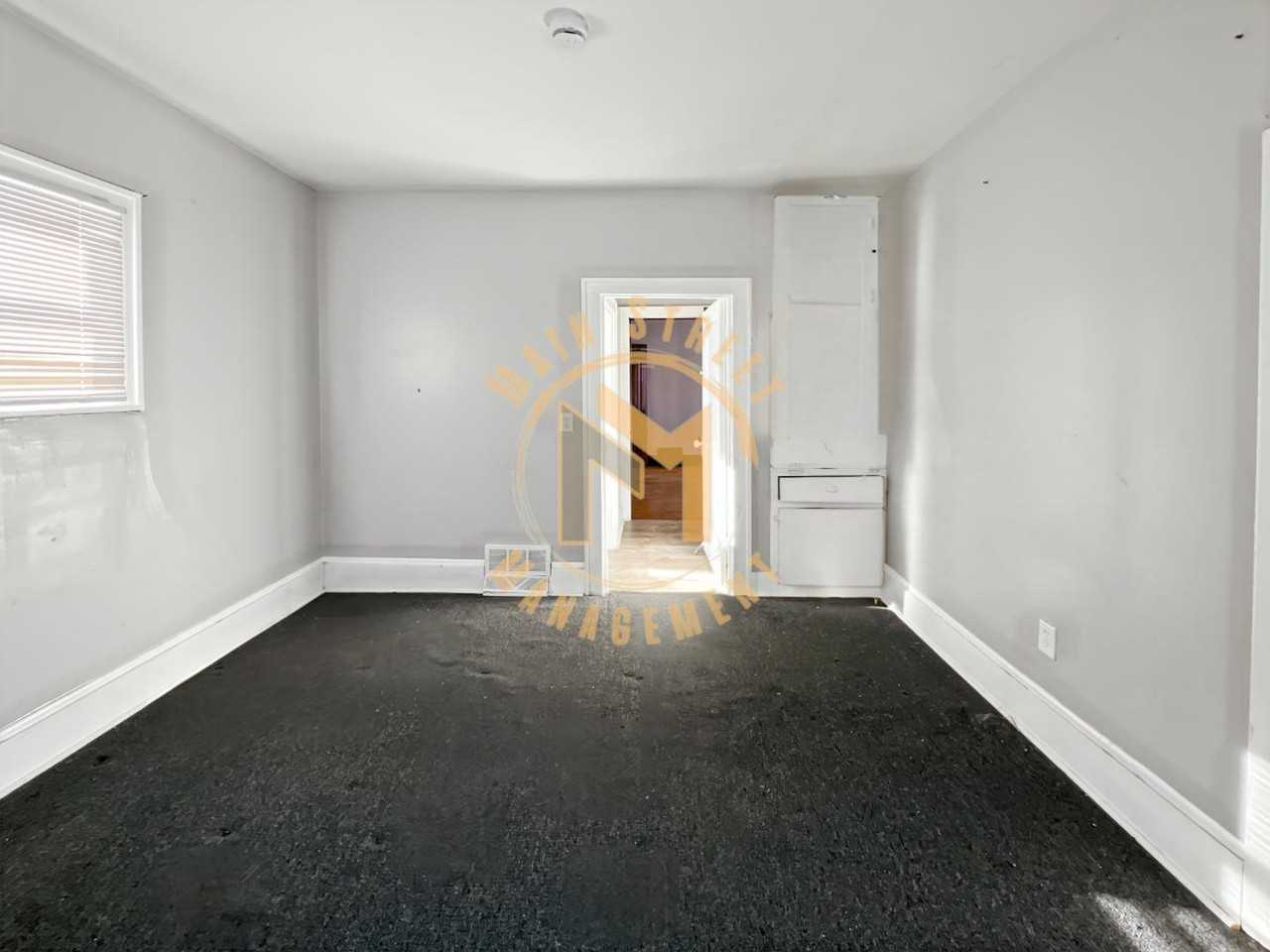 223 E Franklin Ave - Photo 3 of 10