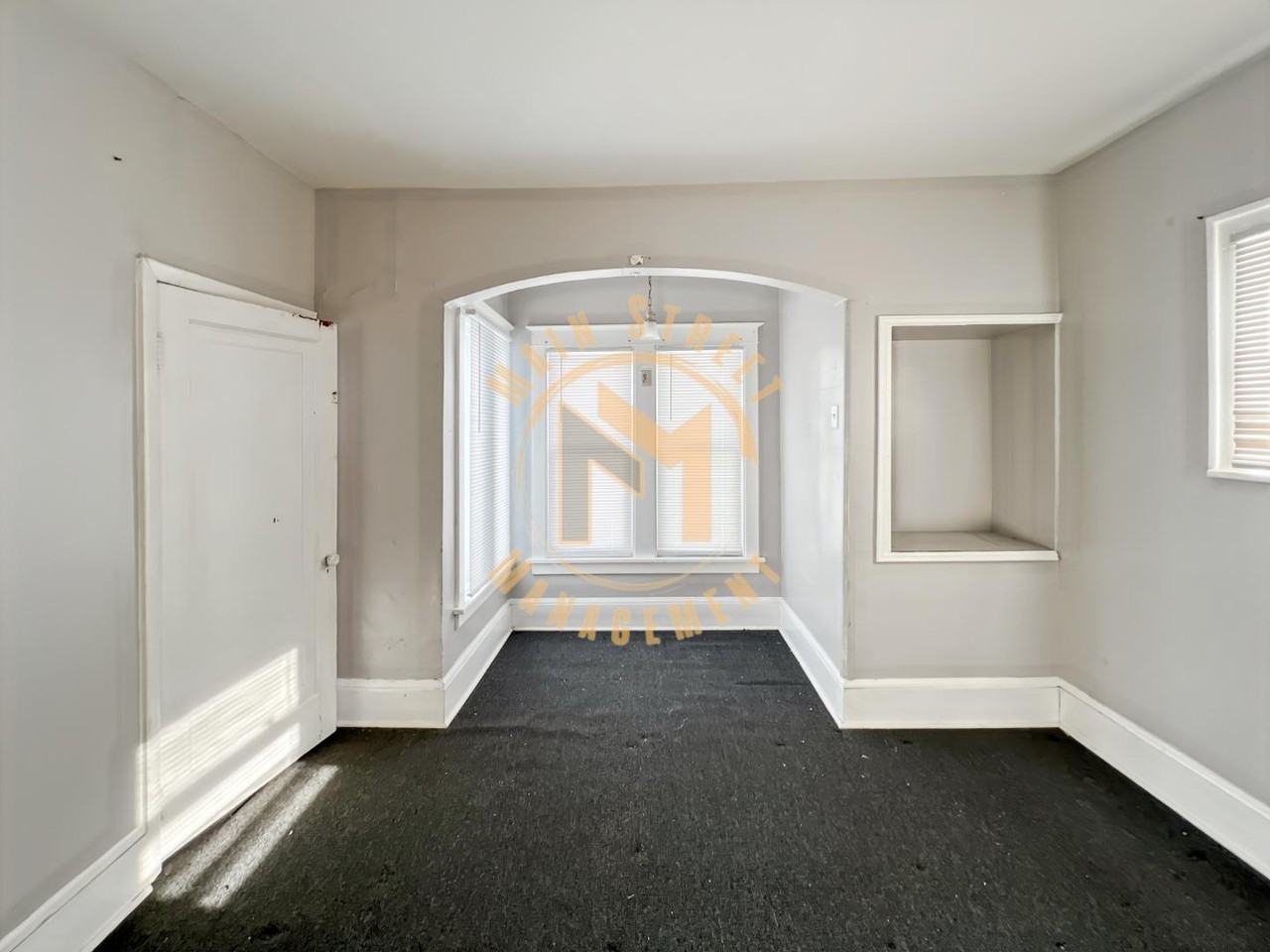 223 E Franklin Ave - Photo 4 of 10
