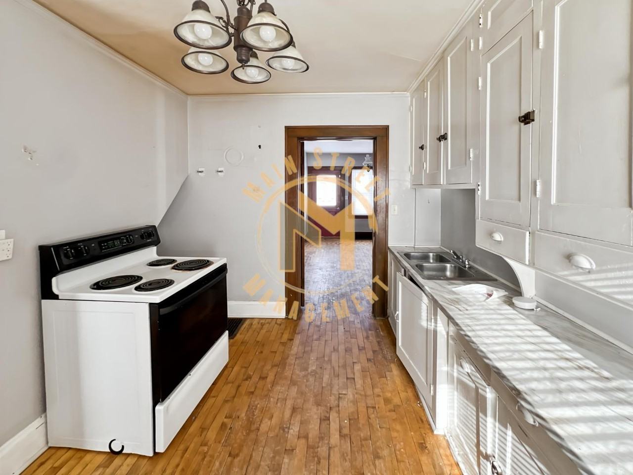 223 E Franklin Ave - Photo 6 of 10