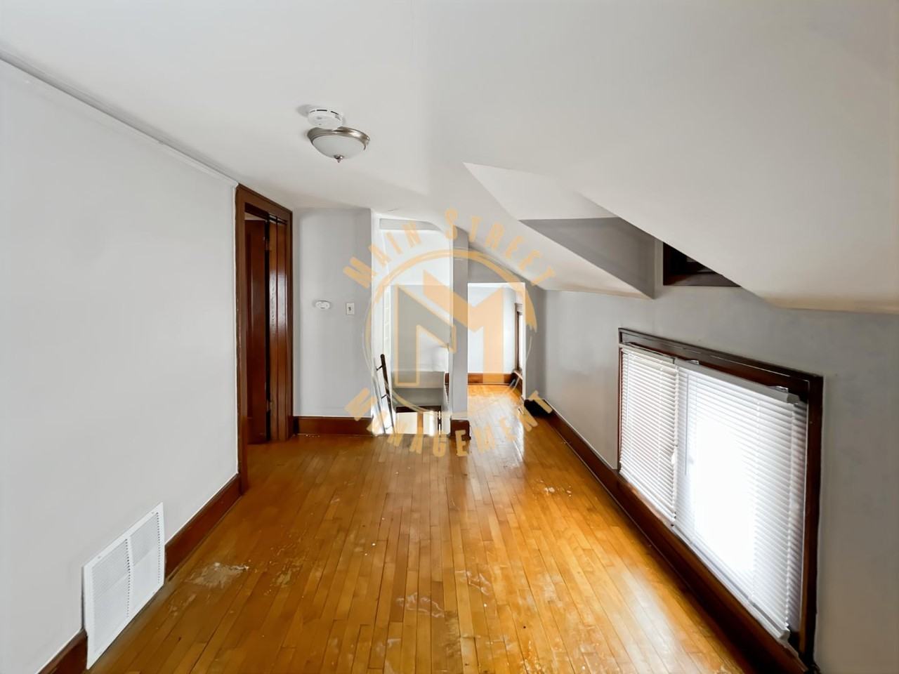 223 E Franklin Ave - Photo 7 of 10
