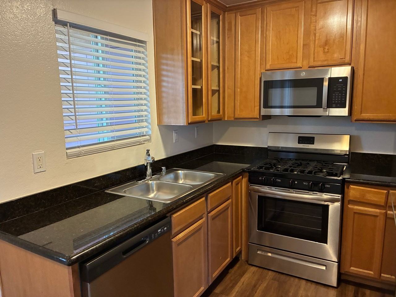 526 526 Calle Montecito 139 - Photo 4 of 12