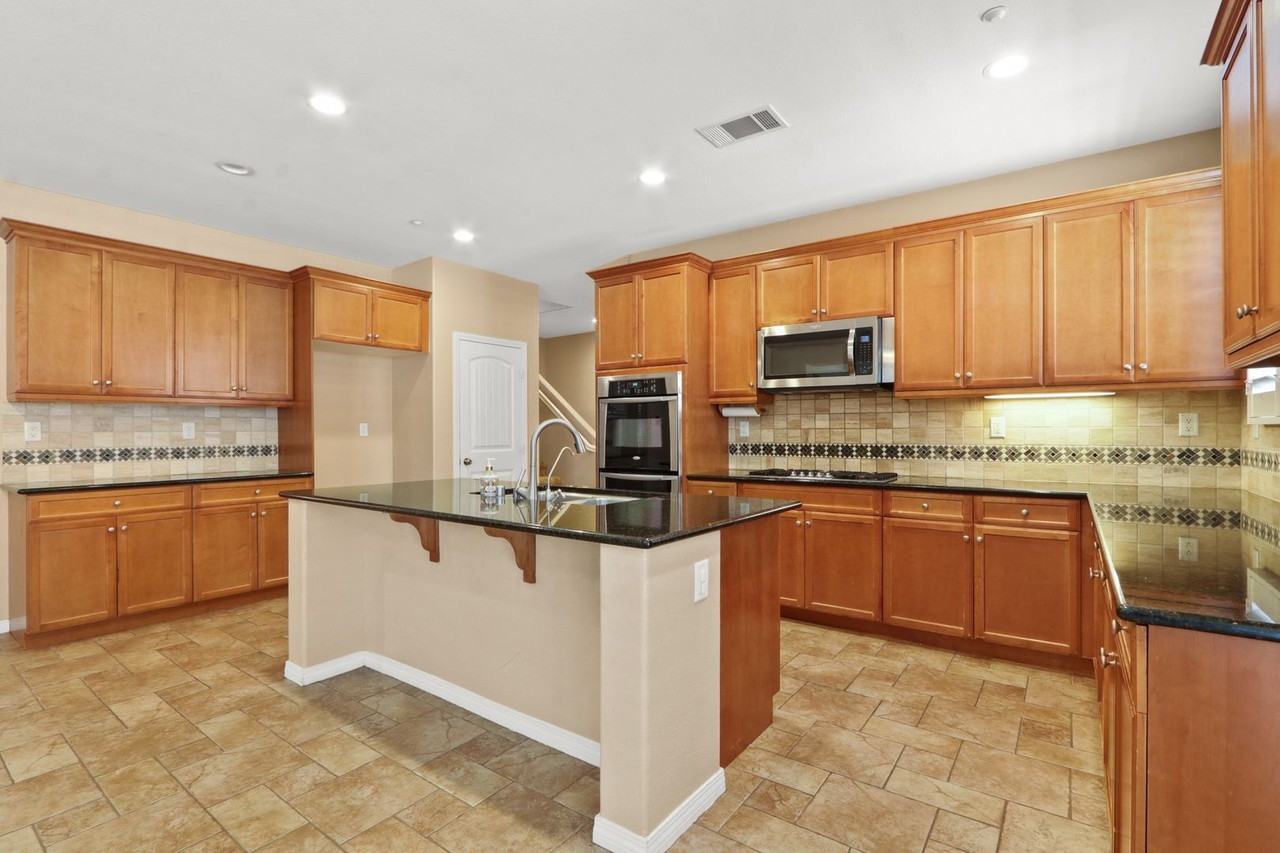 15180 Willow Wood Ln - Photo 7 of 37