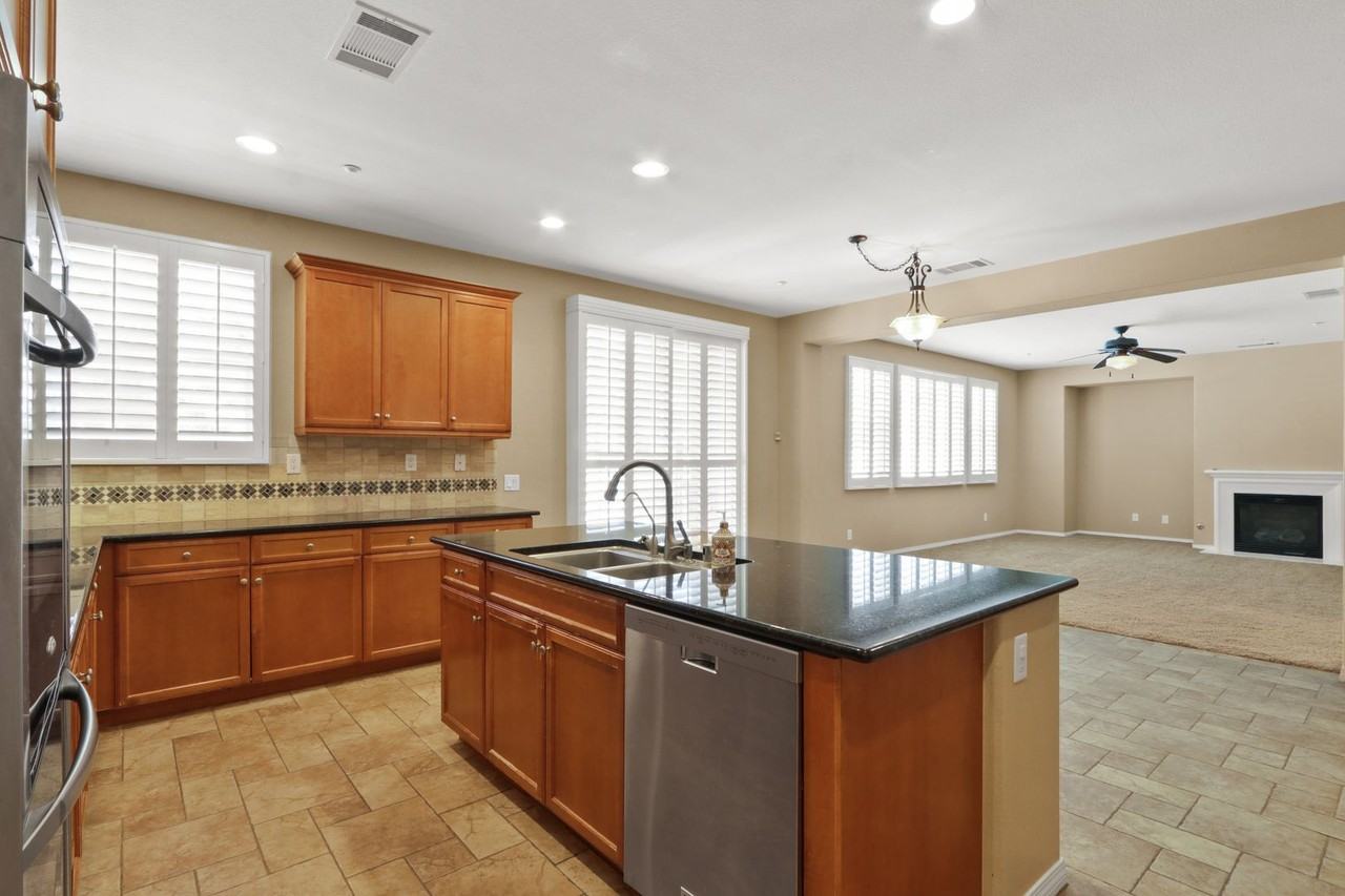 15180 Willow Wood Ln - Photo 6 of 37