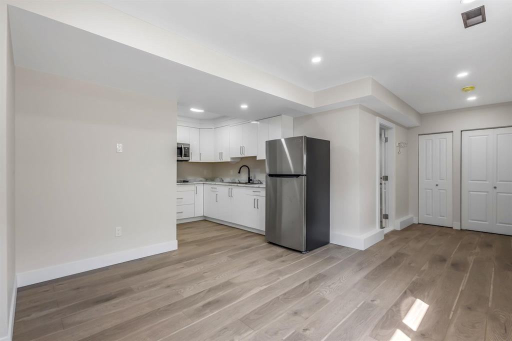 11246 135 St - Photo 3 of 9