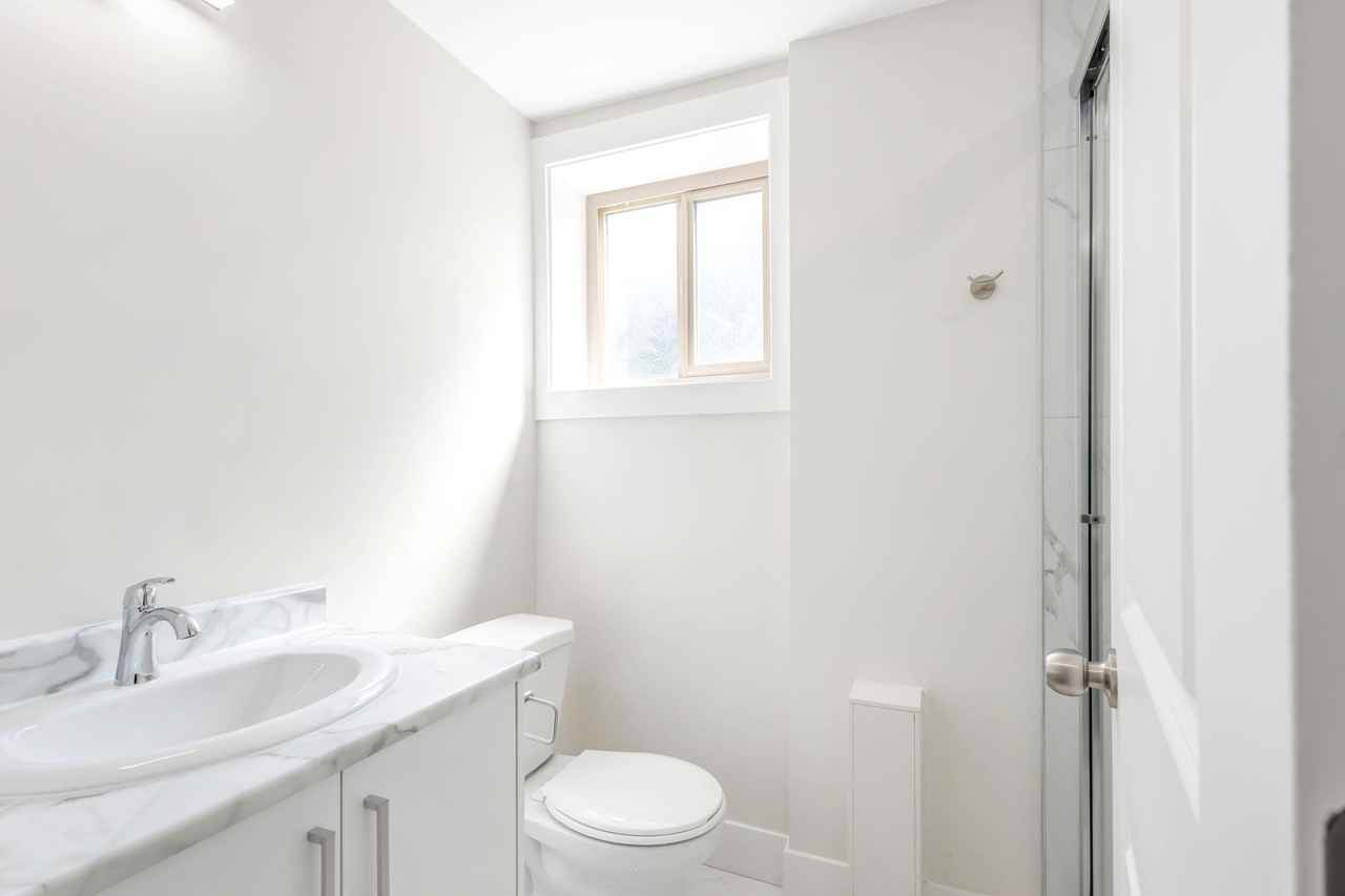 11246 135 St - Photo 5 of 9