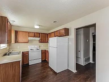 5901 Shadydell Dr - Photo 2 of 12